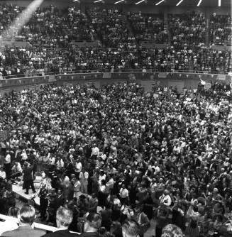Image of Dallas Memorial Auditorium during Kennedy's campaign stop