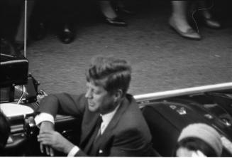Image of President Kennedy in the motorcade on Main Street