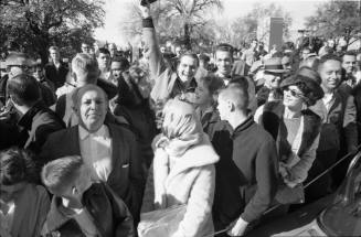 Image of crowd reacting to the news that Lee Harvey Oswald was shot