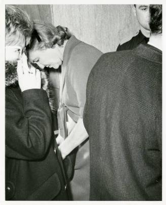 Photo of Little Lynn and several others in a hallway during the Ruby trial