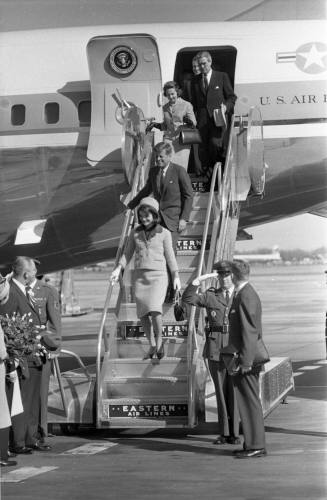 Image of the Kennedys disembarking from Air Force One at Dallas Love Field