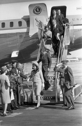 Image of the Kennedys disembarking from Air Force One at Love Field