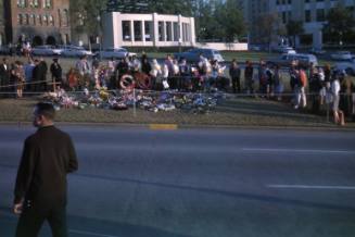 Image of crowds in Dealey Plaza after the assassination, Slide #28
