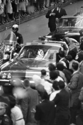 Image of the presidential limousine on Main Street