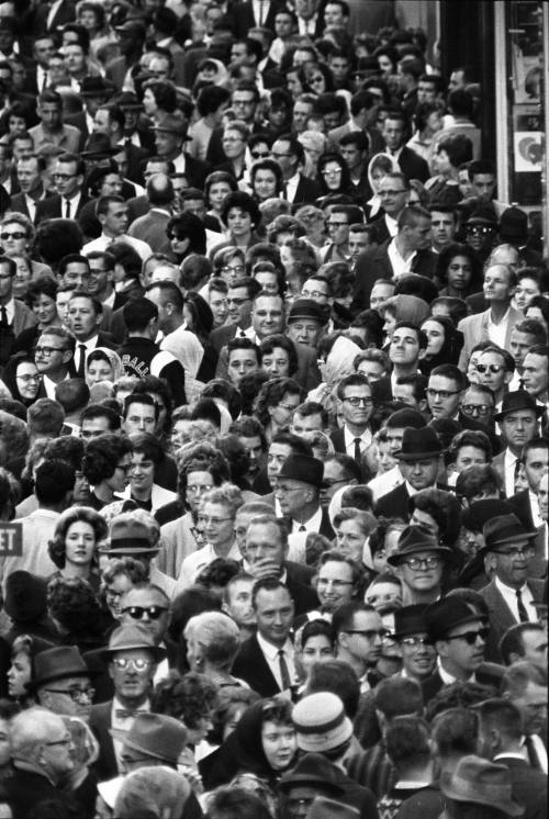 Image of the crowd on Main Street after the presidential motorcade passed by