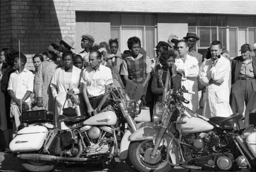 Image of a crowd outside Parkland Hospital awaiting news