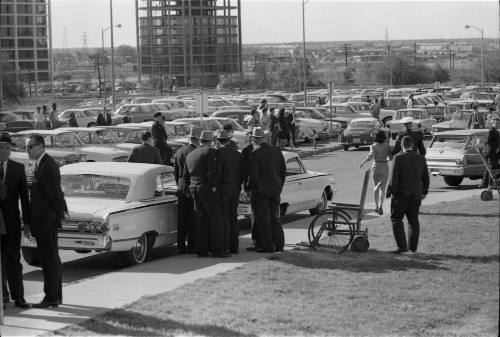 Image of people outside of Parkland Hospital
