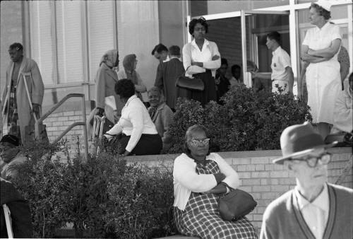 Image of crowd and hospital staff waiting outside Parkland Hospital