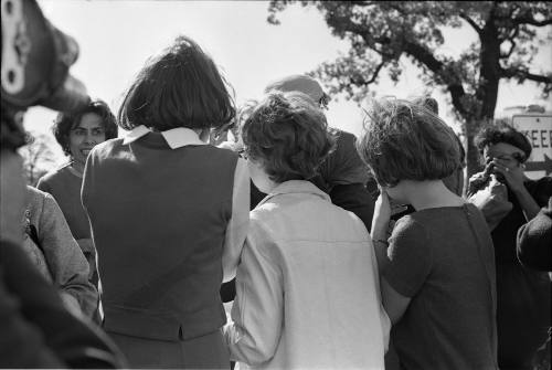 Image of crowd outside Parkland Hospital on November 22, 1963