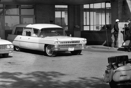 Image of the Oneal Funeral Home hearse at Parkland Hospital
