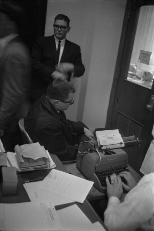 Image of witness Larry Florer in police custody