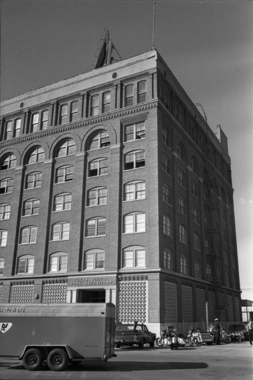 Image of the exterior of the Texas School Book Depository
