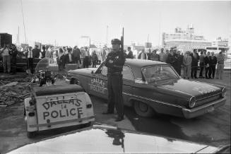 Image of Dallas Police officers outside of the Texas School Book Depository