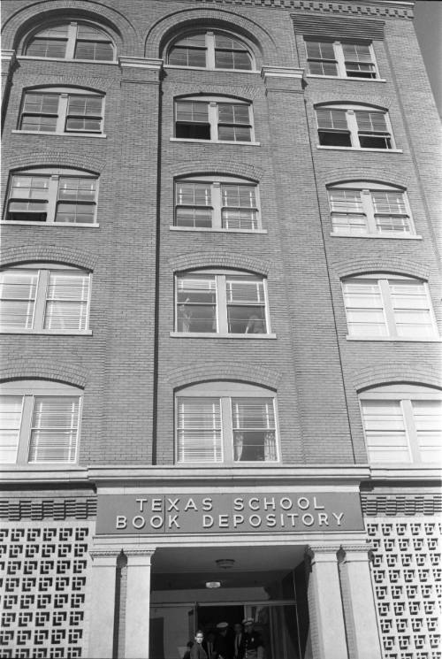 Image of the entrance and part of exterior of the Texas School Book Depository