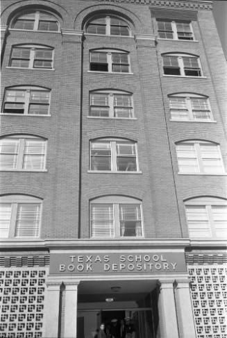 Image of the entrance and part of exterior of the Texas School Book Depository