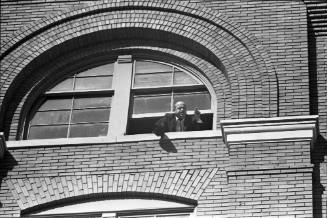 Image of Dallas Police Sergeant Gerald Hill leaning out of a window