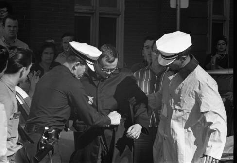 Image of witness Larry Florer with Dallas Police officers