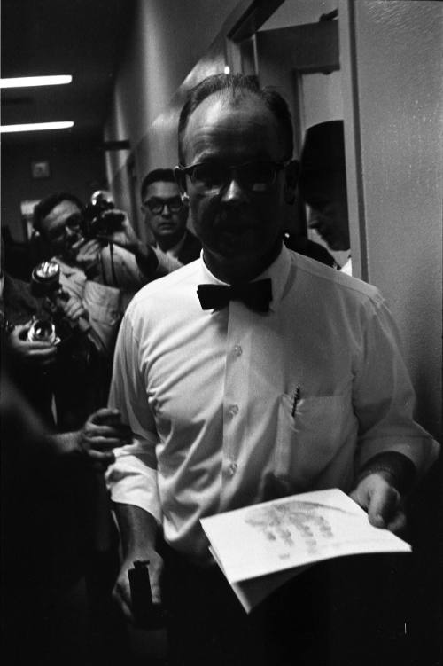 Image of Dallas Police Detective W.E. "Pete" Barnes with palm print