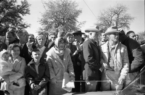 Image of crowd reacting to the news that Lee Harvey Oswald was shot