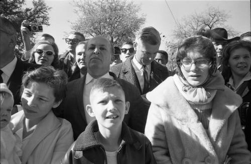 Image of crowd reacting to the news that Lee Harvey Oswald was shot