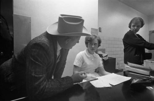 Image of a Dallas Police detective speaking to Parkland Hospital staff