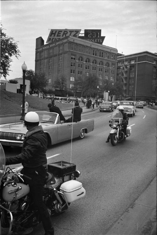 Image of the Secret Service reenactment of the assassination in Dealey Plaza