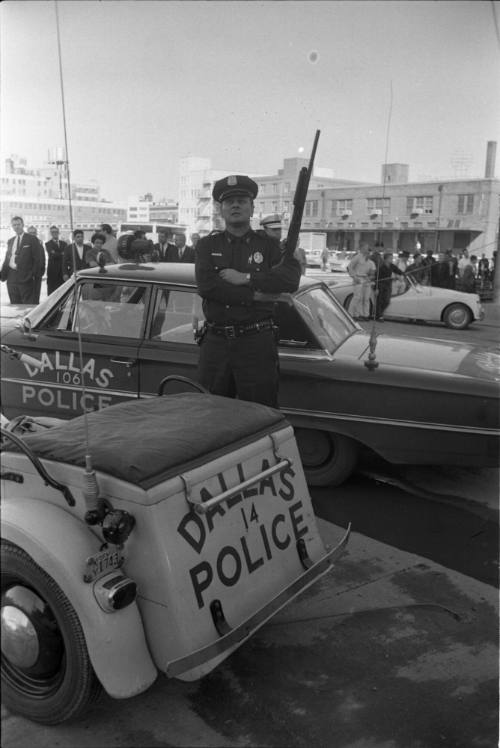 Image of Dallas Police officers outside the Texas School Book Depository