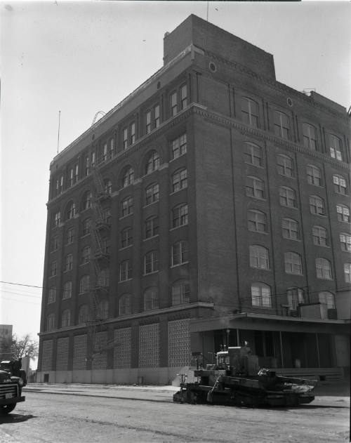 Image of the northeast corner of the Texas School Book Depository
