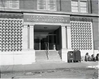 Image of the main entrance to the Texas School Book Depository
