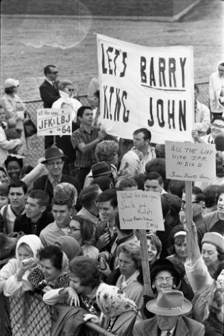Image of the crowd gathered at Love Field to welcome President Kennedy to Dallas
