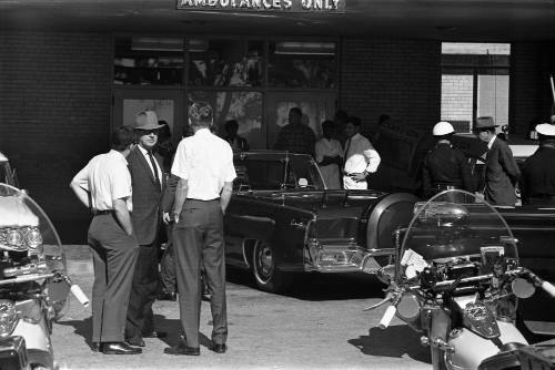 Image of presidential limousine outside Parkland Hospital