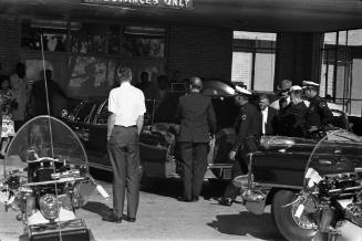 Image of the cover being put on the presidential limousine at Parkland Hospital