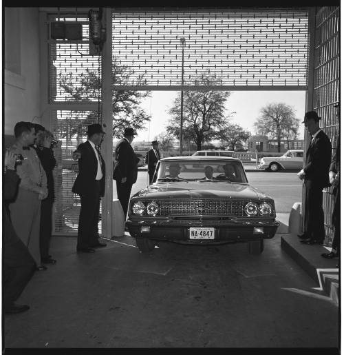 Image of Dallas police officers driving Jack Ruby back to the jail building