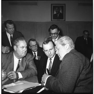 Image of Jack Ruby conferring with lawyers Joe Tonahill and Melvin Belli
