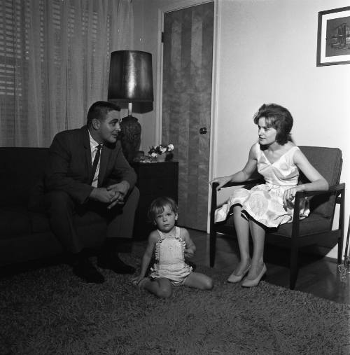 Image of Marina Oswald, June Oswald and Hugh Aynesworth sitting together