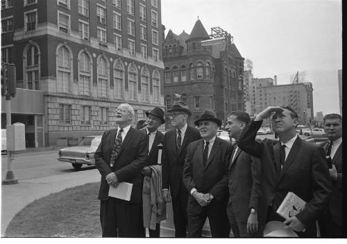 Image of members of the Warren Commission looking at sixth floor window