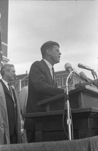 Image of President Kennedy speaking in the parking lot of the Hotel Texas