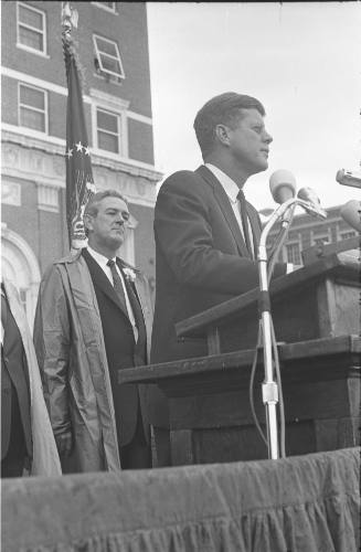 Image of President Kennedy speaking in the parking lot of the Hotel Texas