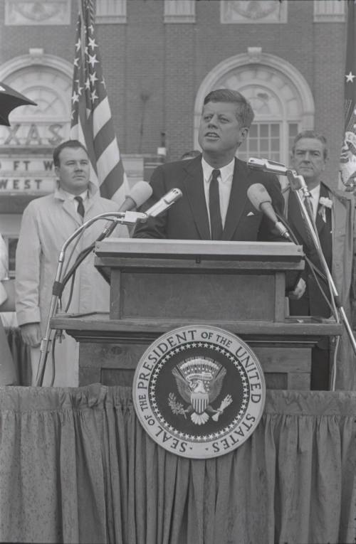 Image of President Kennedy speaking in the parking lot of the Hotel Texas