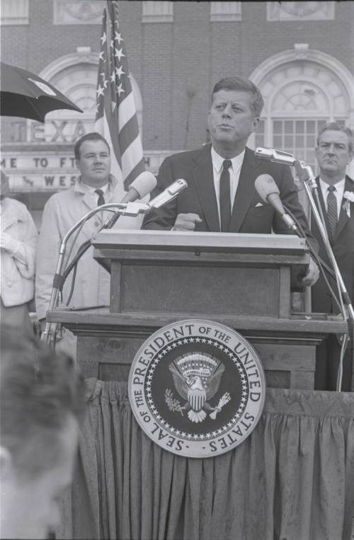 Image of President Kennedy speaking in the parking lot of the Hotel Texas