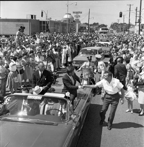 Image of a Kennedy-Johnson campaign motorcade in Arlington, Texas in 1960