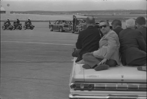 Image of the presidential motorcade leaving San Antonio International Airport