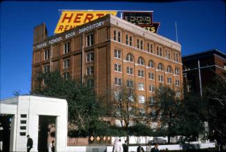 Image of Dealey Plaza and the Texas School Book Depository building
