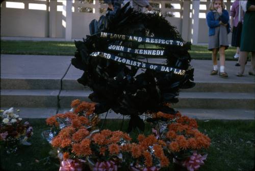 Image of memorial flowers in Dealey Plaza after the assassination