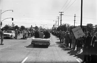 Image of presidential motorcade on Lemmon Avenue