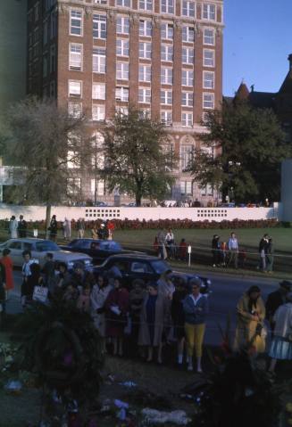 Image of crowds in Dealey Plaza after the assassination, Slide #31